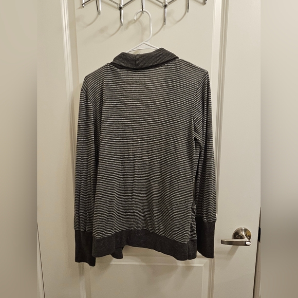 Wet Seal Grey & White Striped Cardigan w/ Pockets - Picture 4 of 6
